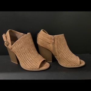 Open toe heels - tan